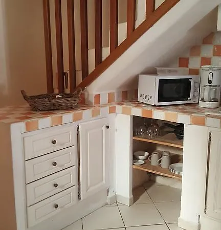 Chez Nous 1 *